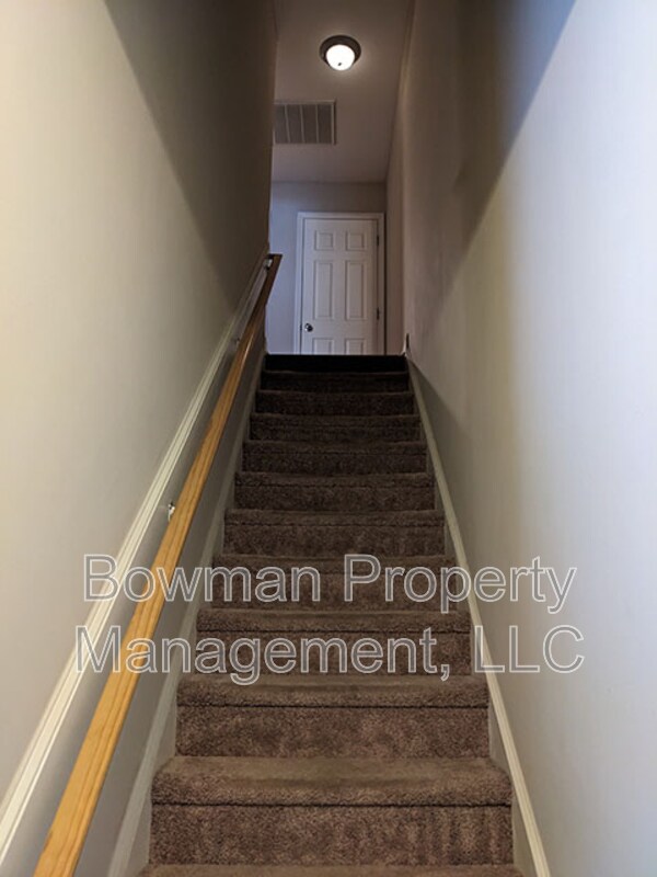 Building Photo - 460 S Barnett Shoals Rd