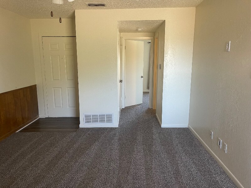 Building Photo - 1702 Kirk Ave