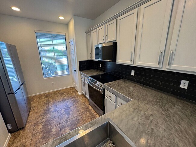 Building Photo - 4133 E Cherry Hills Dr