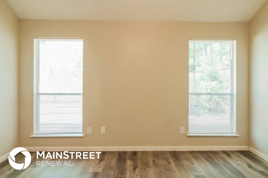 Building Photo - 12418 Meadow Briar Dr