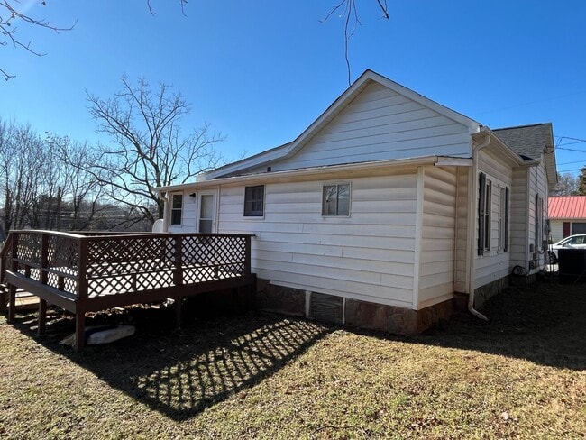 Building Photo - One Level Living with Central Air