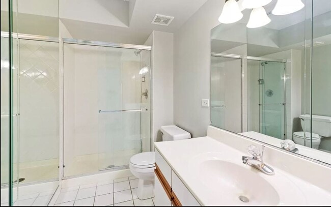 Building Photo - 2 BED 2 BATH CONDO