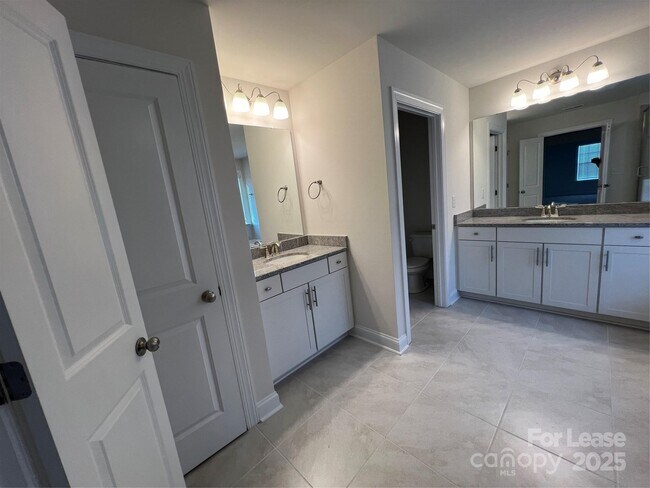 Building Photo - 196 Longleaf Dr