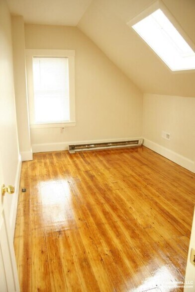 Building Photo - 60-62-62 Bedford St