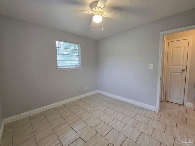 Building Photo - 6424 Dunbar Rd
