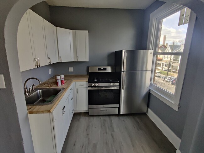 Building Photo - 121 Cohassett St