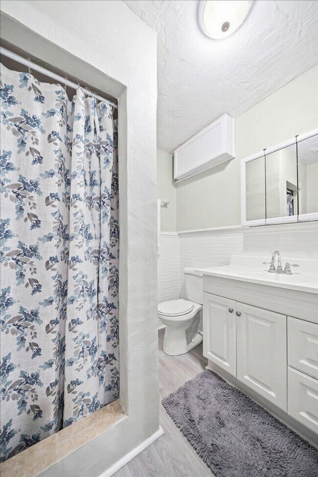 Building Photo - 140 McLeod St