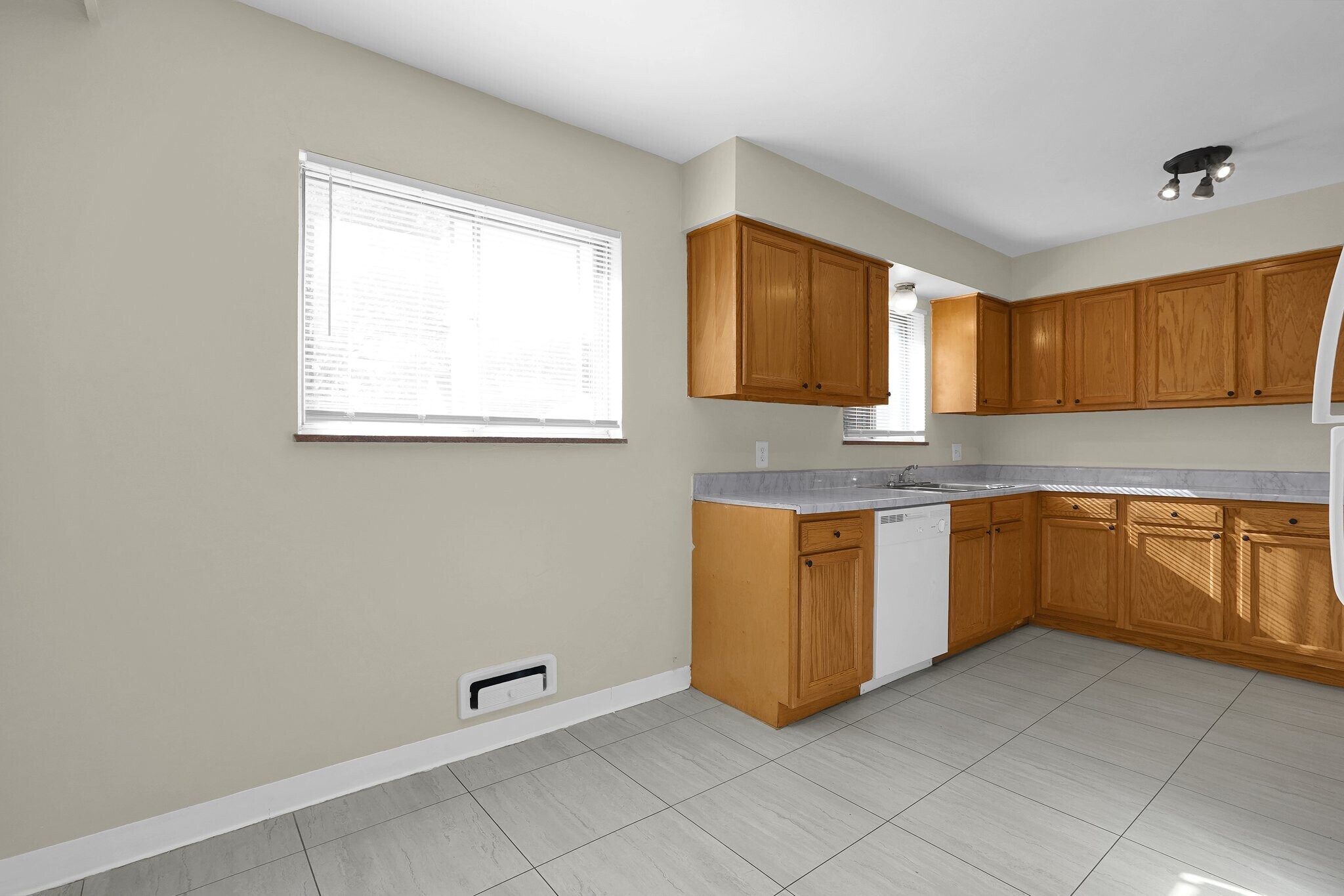 Building Photo - 673 Joyful St