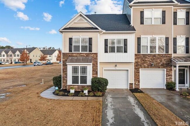 Primary Photo - Gorgeous End Unit Townhome in Wake Forest