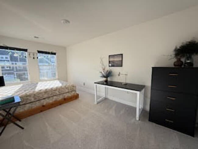 Building Photo - 3 Bed, 2.5 Bath Townhome Available in Greenville