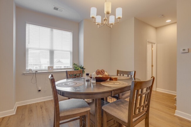 Building Photo - 2001 Laycock Ln