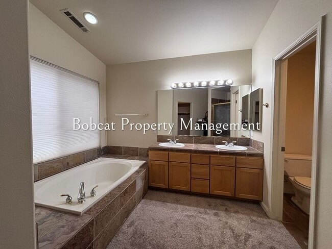 Building Photo - 1054 Camellia Ct