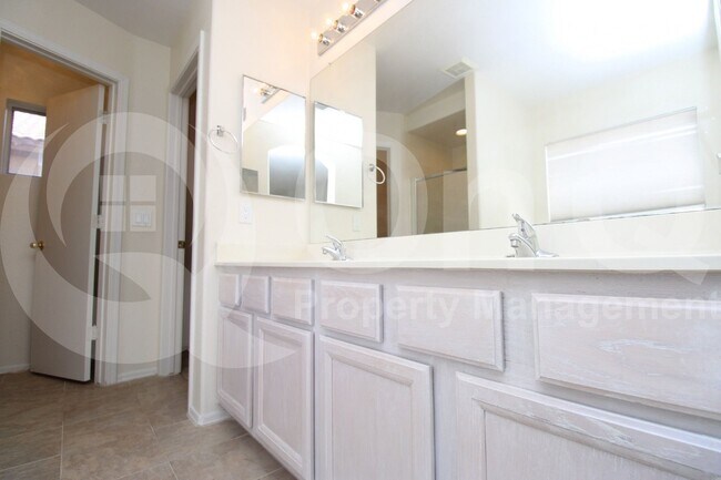 Building Photo - 2316 E Kelton Ln