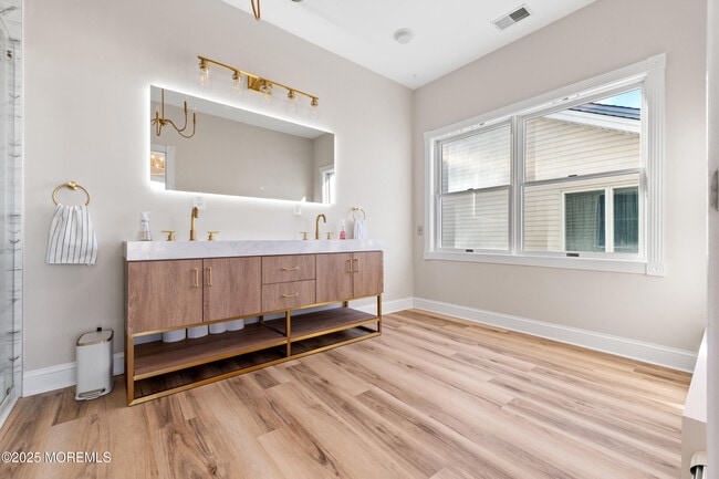 Building Photo - 3456 E Thistle Ave