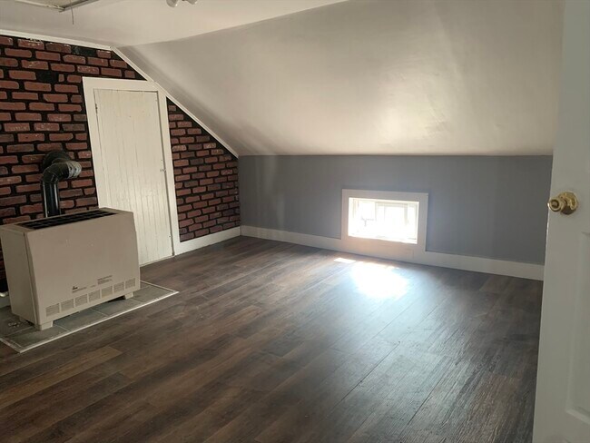 Building Photo - 861 Locust St