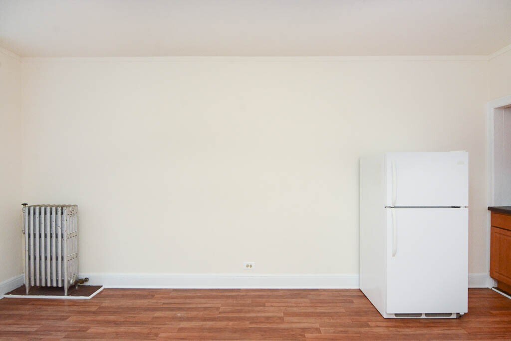 Building Photo - 3335 W Diversey Ave