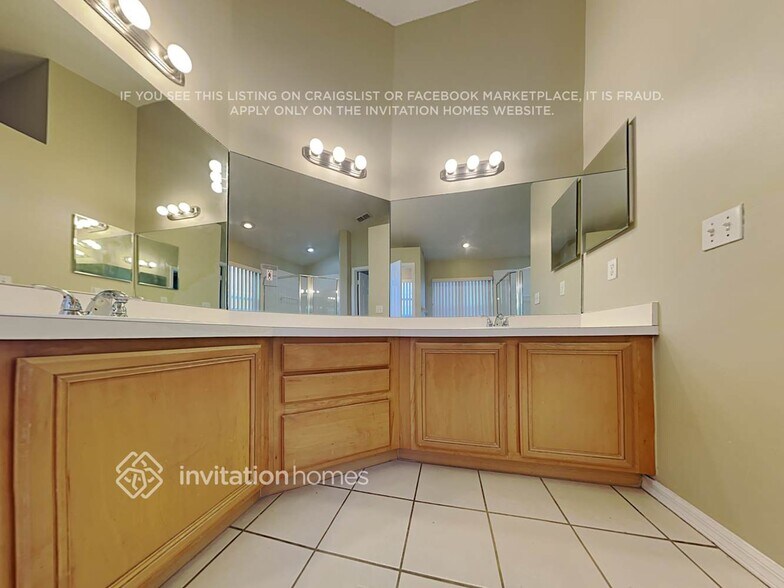 Building Photo - 304 View Ct