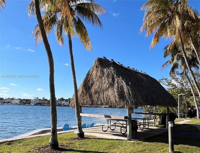 Building Photo - 3 Grove Isle Dr