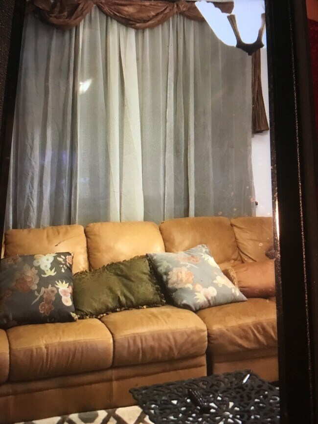 Primary Photo - 1713 Philip St