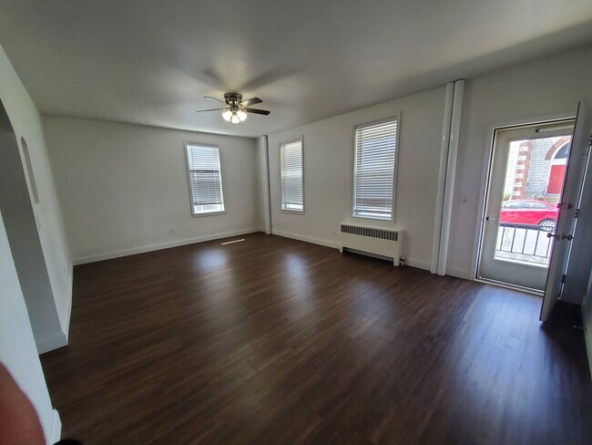 Building Photo - 100 S Park St