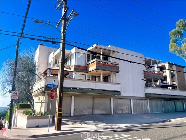 Building Photo - 2575 E 19th St