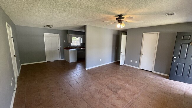 Building Photo - Home For Rent
