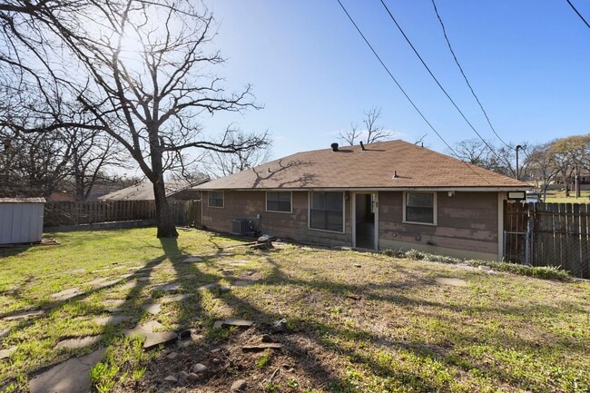 Building Photo - Charming Newly Remodeled Rental Home in a Quiet Neighborhood