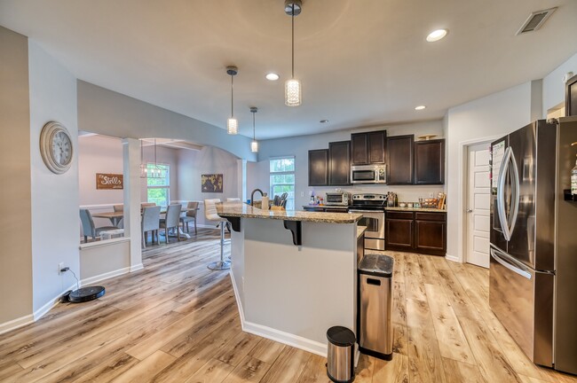 Building Photo - 412 Ponzer Ct N