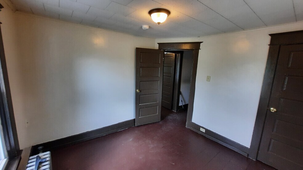 BR3 - 414 Lower Main St