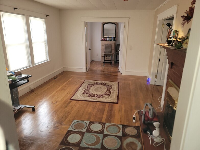 Building Photo - 94 Gill St