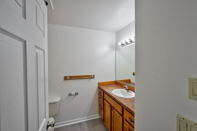 Building Photo - 993