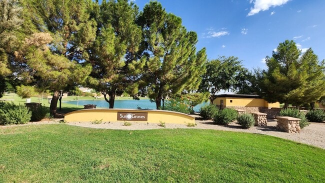 Building Photo - 4 Bedroom Home in the Sun Grooves Communit...