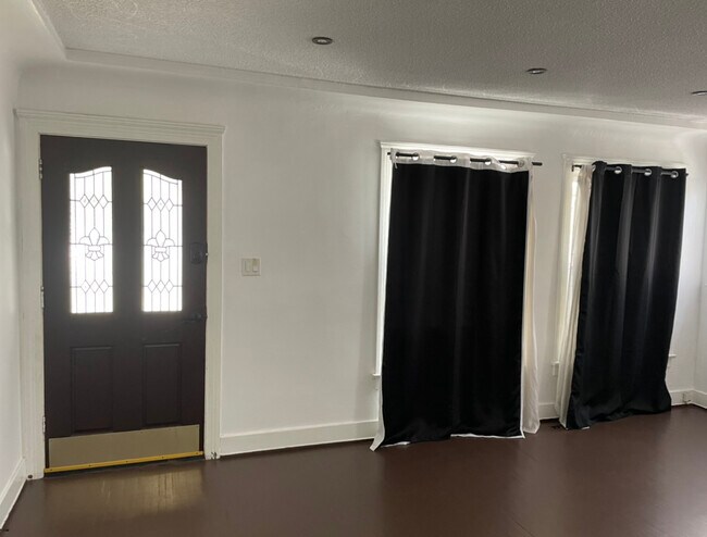 Front Door - 727 N Alta Vista Blvd