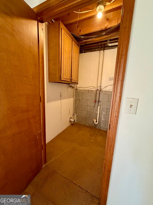 Building Photo - 6206 Westridge Trce