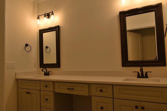 Building Photo - Townhouse for Rent in Hixson