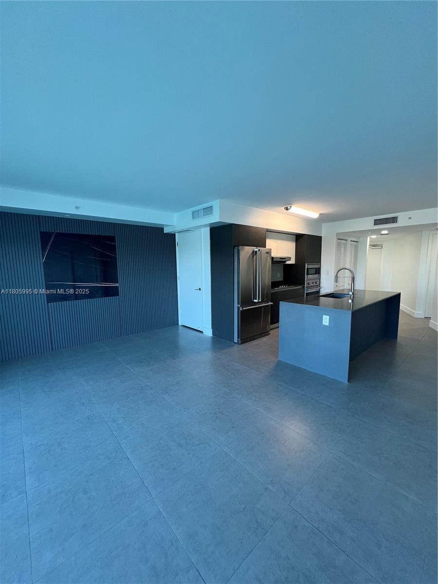 Building Photo - 9821 E Bay Harbor Dr
