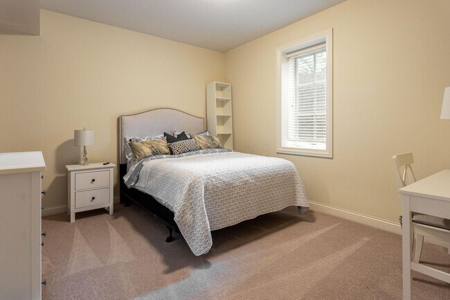 Building Photo - 7200 Ashcombe Ct