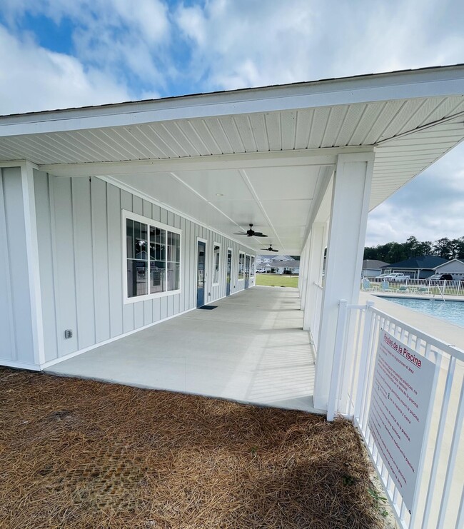 Building Photo - 215 Speckled Trout Ln N