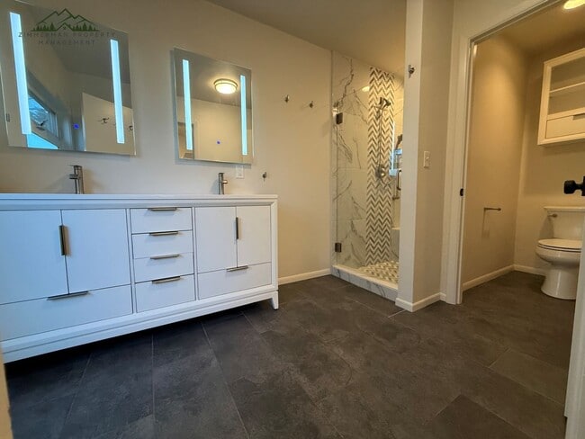 Building Photo - 1808 E 28th Ave