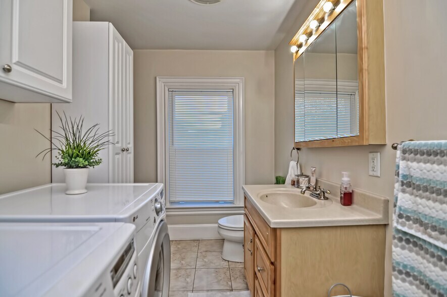Full bath with W/D hookups - 40 Avon St