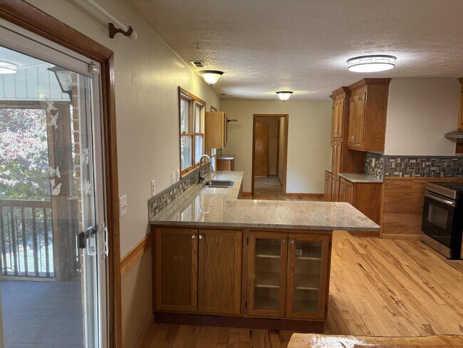 Building Photo - Great Family Home for Rent in Henderson County!