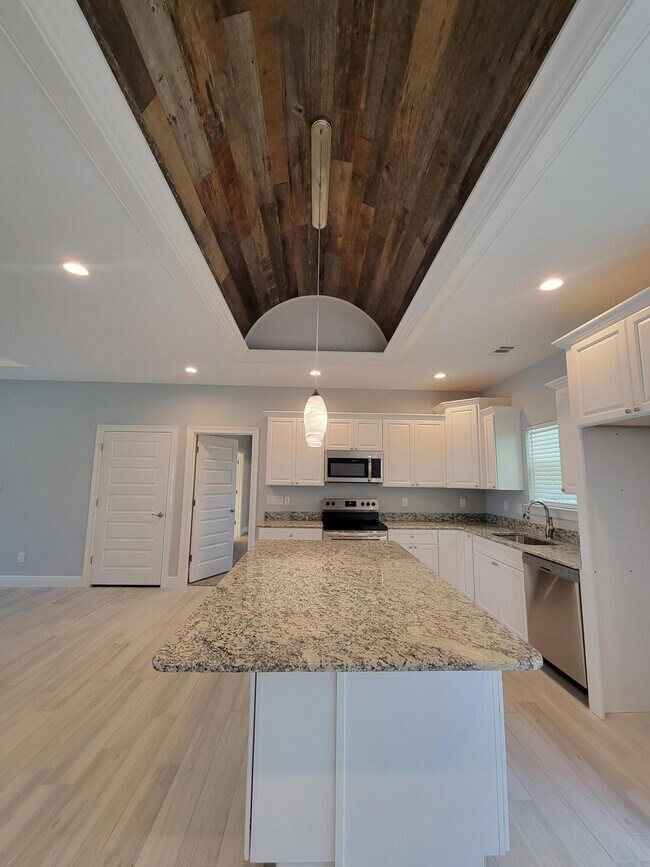 Building Photo - 1628 Ponderosa Dr