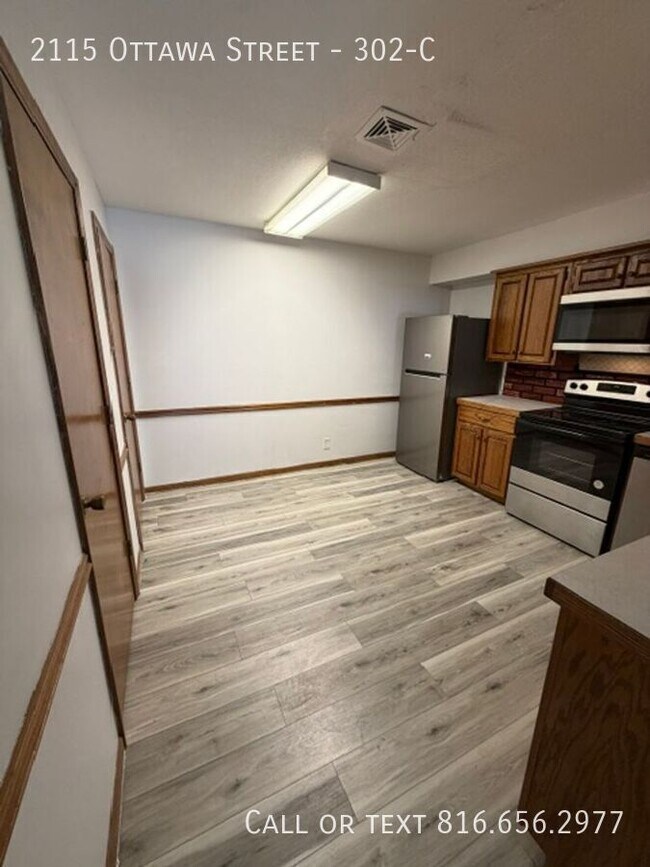 Building Photo - 2115 Ottawa St