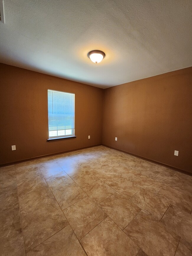 Building Photo - 208 Jarrell St