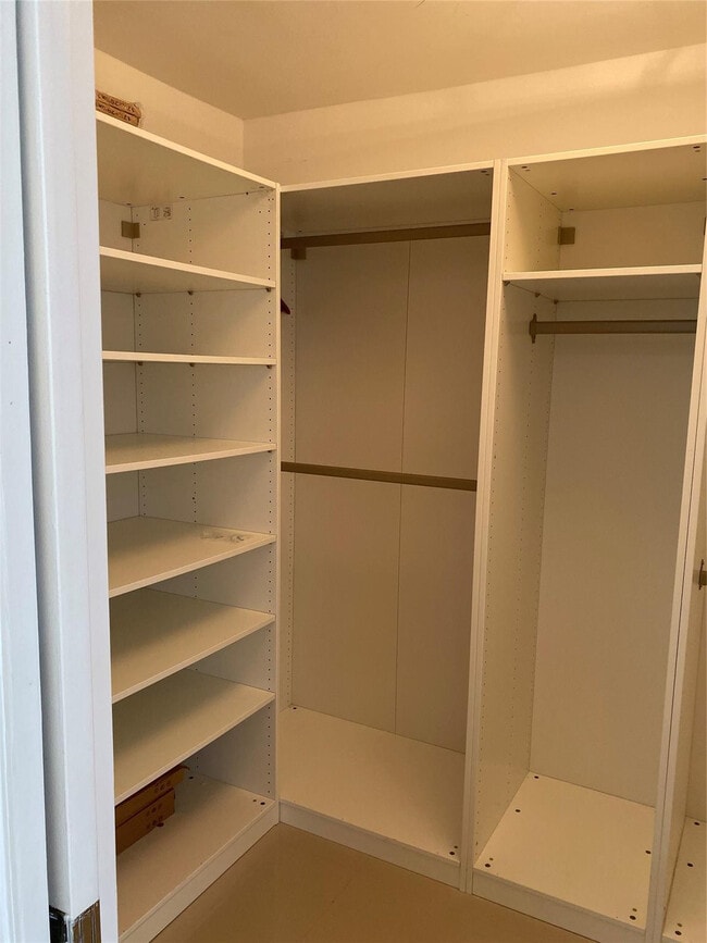 Building Photo - 4280 Oaks Terrace