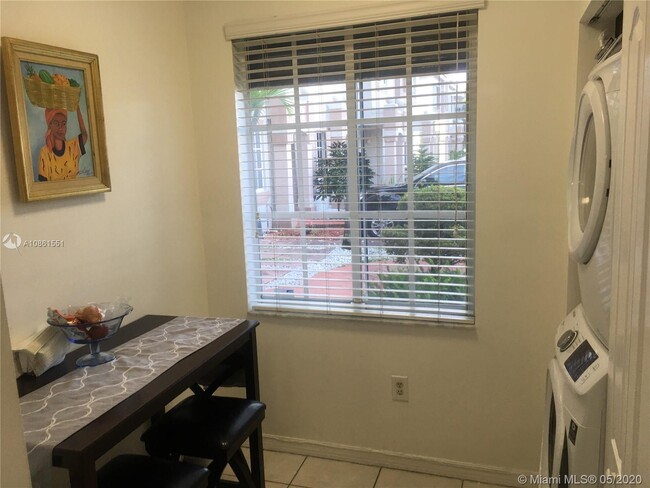 Building Photo - 8336 NW 10th St 4H Miami Fl 33126