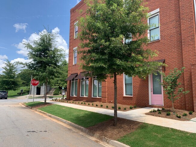 Building Photo - 4132 N Swann St