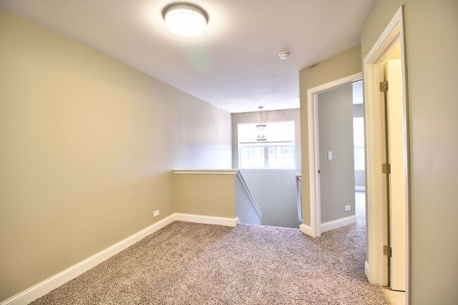 Building Photo - 2259 Beresford Dr