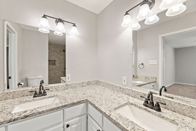 Building Photo - 8009 Northbrook Dr