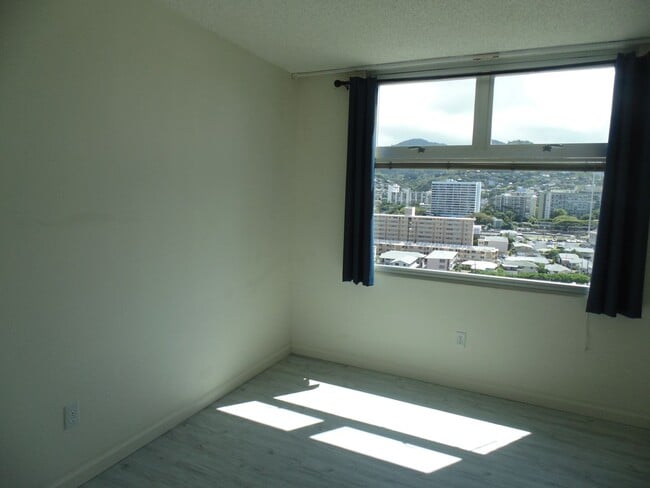 Building Photo - Newly renovated 1 bedroom, 1 bath, 1 parking in Makiki!